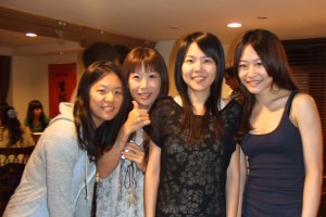 Ellen、倩儀、依陵和思嘉 2010/8/22於台北市上園食府 DILS資圖同學會